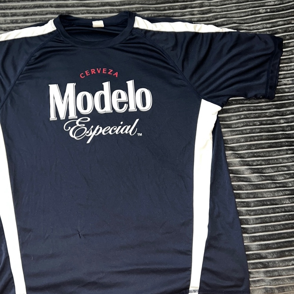 Modelo Shirt